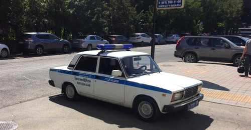 Полиция приехала к штабу Навального. Краснодар, 31 июля 2017 г. Фото https://twitter.com/teamnavalny_krd/status/892000964571525120