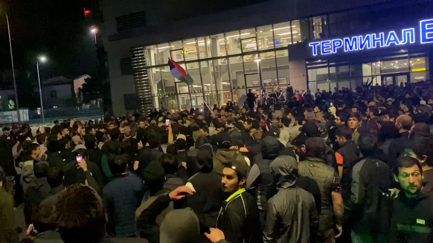 Беспорядки в Махачкале. Октябрь 2023 г. Фото: https://rosreporter.ru/v-svyazi-s-besporyadkami-v-aeroportu-mahachkaly-zaderzhano-60-chelovek/