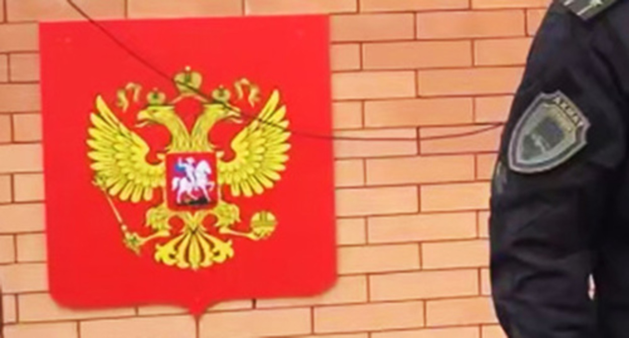 Герб России без крестов, на награждении сына Кадырова. Фото https://t.me/RKadyrov_95/5727