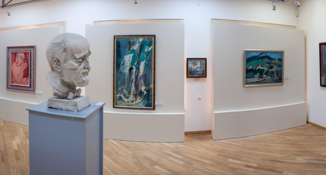 Выставка в Шушинском музее изобразительных искусств. Скриншот фото https://monumentwatch.org/ru/2023/09/12/государственный-музей-изобразительн/